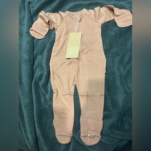 Guomi kids GROW WITH YOU FOOTIE + SNUG FIT | brown  0-3m new